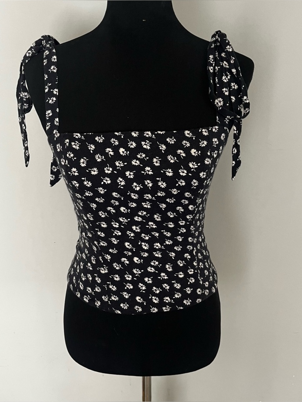 REFORMATION Ellora Tie Strap Smocked Tank Top Black Floral Sz 4